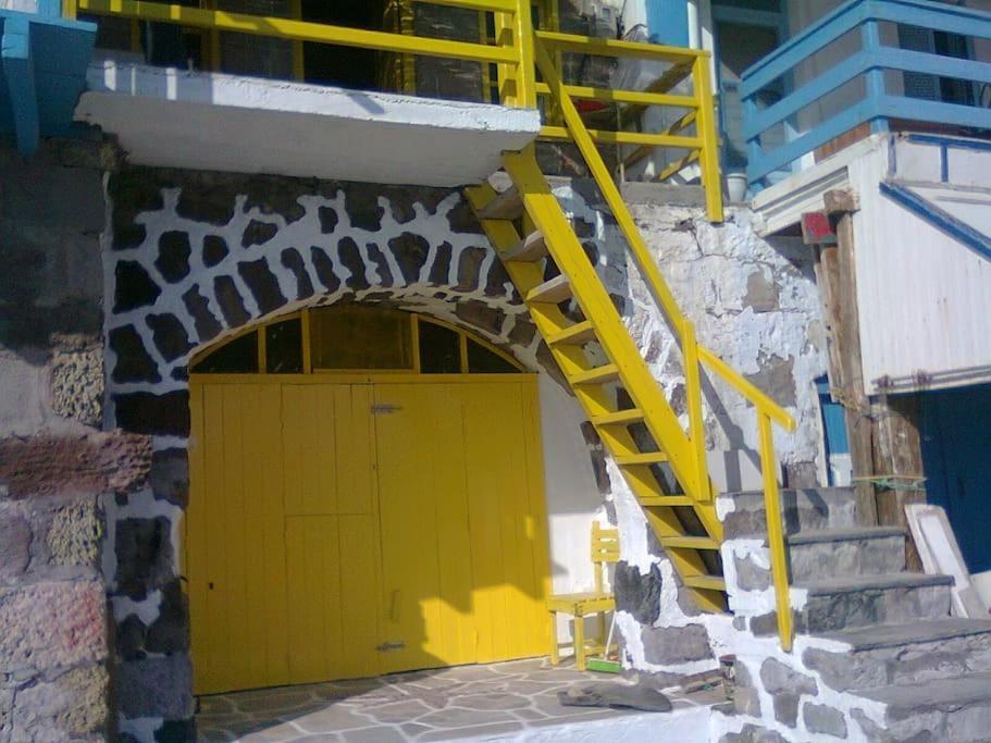 The Yellow Boat House Klima  Dış mekan fotoğraf