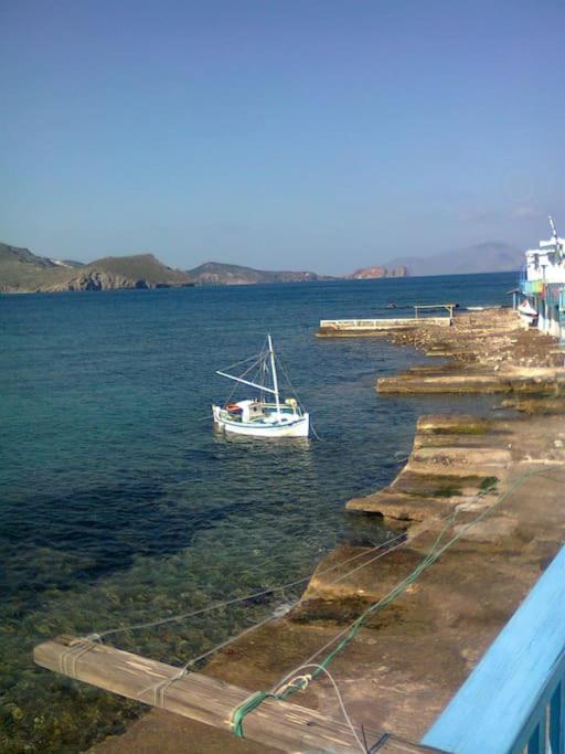 The Yellow Boat House Klima  Dış mekan fotoğraf